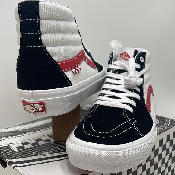 Vans WMNS Skate Sk8-Hi
Athletic Black/Red
VN0A5FCC458 Sneakers - Picture 8 of 16